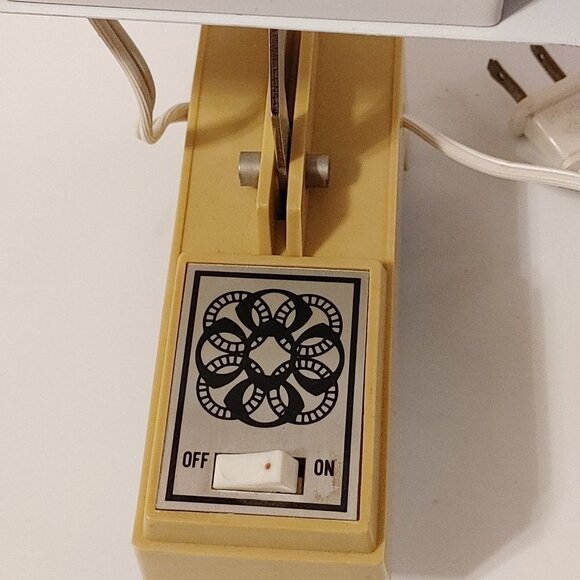 VINTAGE Metal Headboard 2-Way Adjustable 2-Bulb Lamp Consumers Distributing - Picture 7 of 9